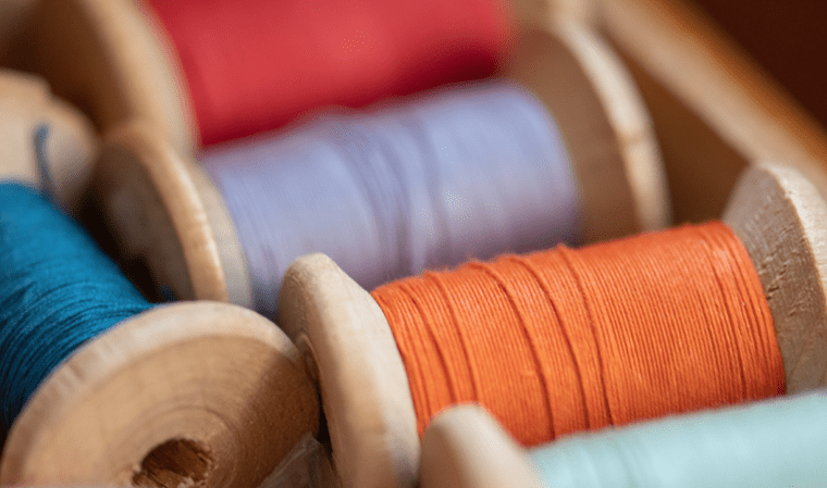 5 colourful spools of thread